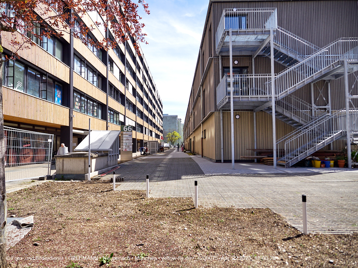 22.04.2023 - Baustelle Montessori Schule im Plettzentrum in Neuperlach